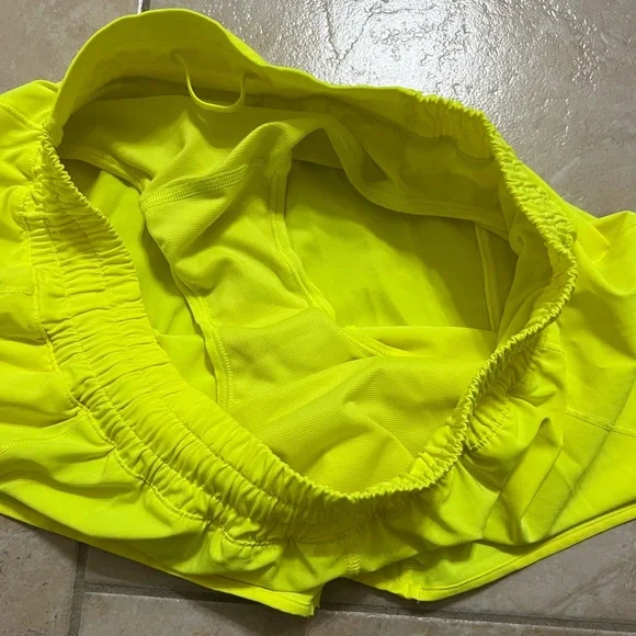 Lululemon Hotty Hot Low-Rise Lined Short 4” inch - Picture 2 of 3